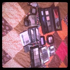 Eyeshadow and highlighter stick